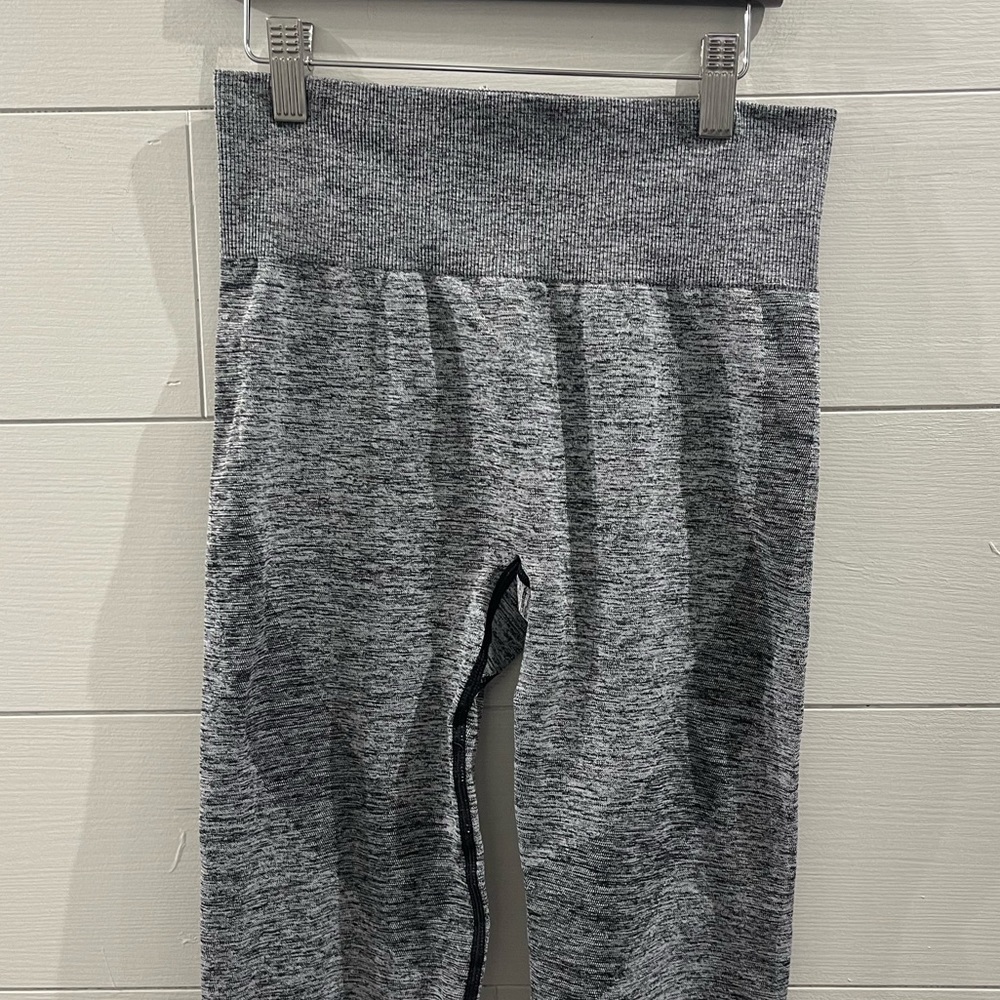 Victoria’s Secret Pink | Gray & Black Seamless Leggings Size Small - Picture 2 of 9